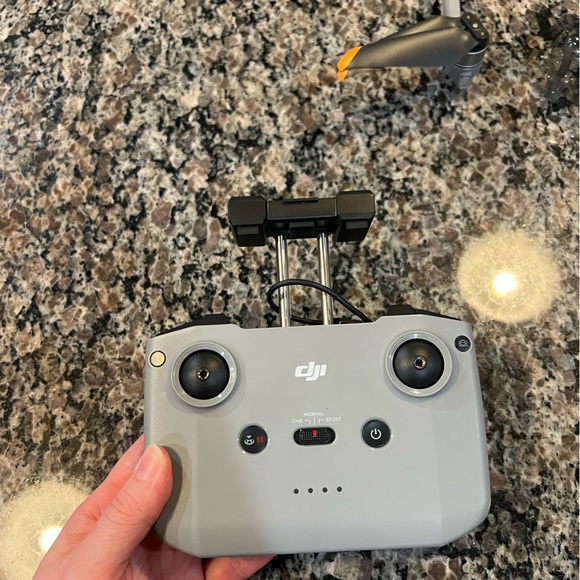 DJI air2s fly more bundle - Picture 10 of 11